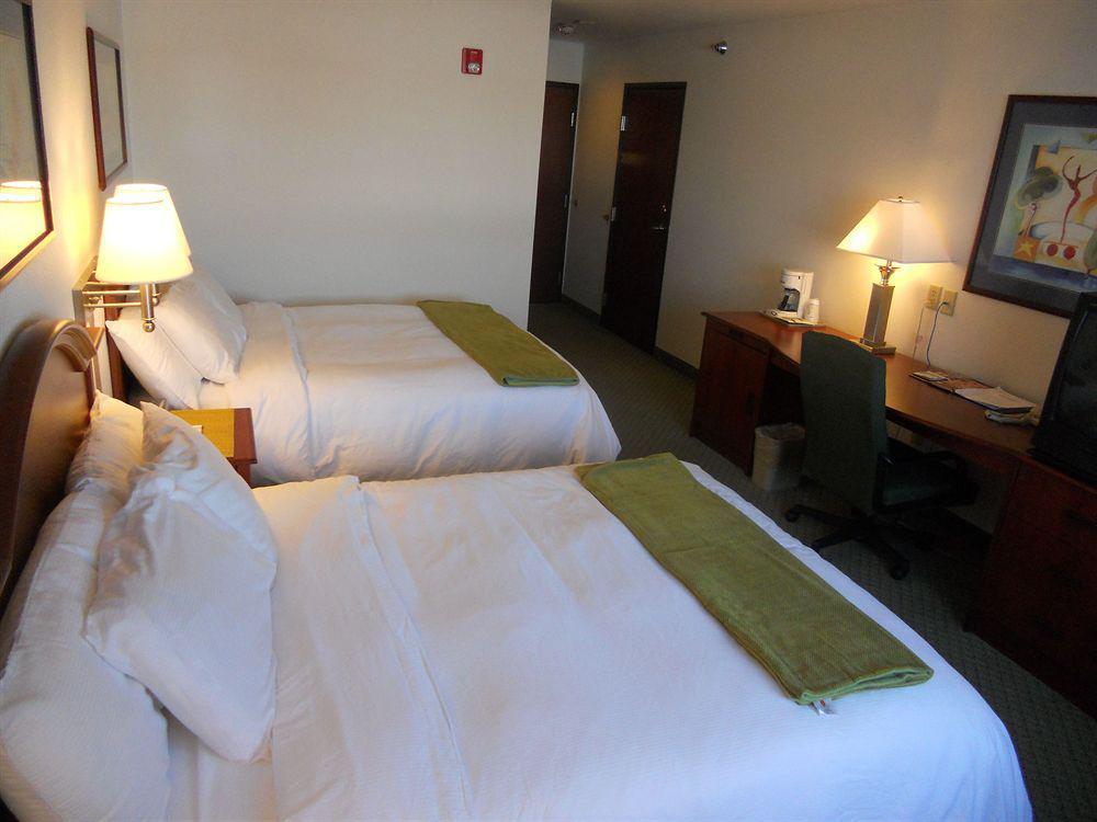 Crossings By Grandstay Inn & Suites Becker Exteriör bild