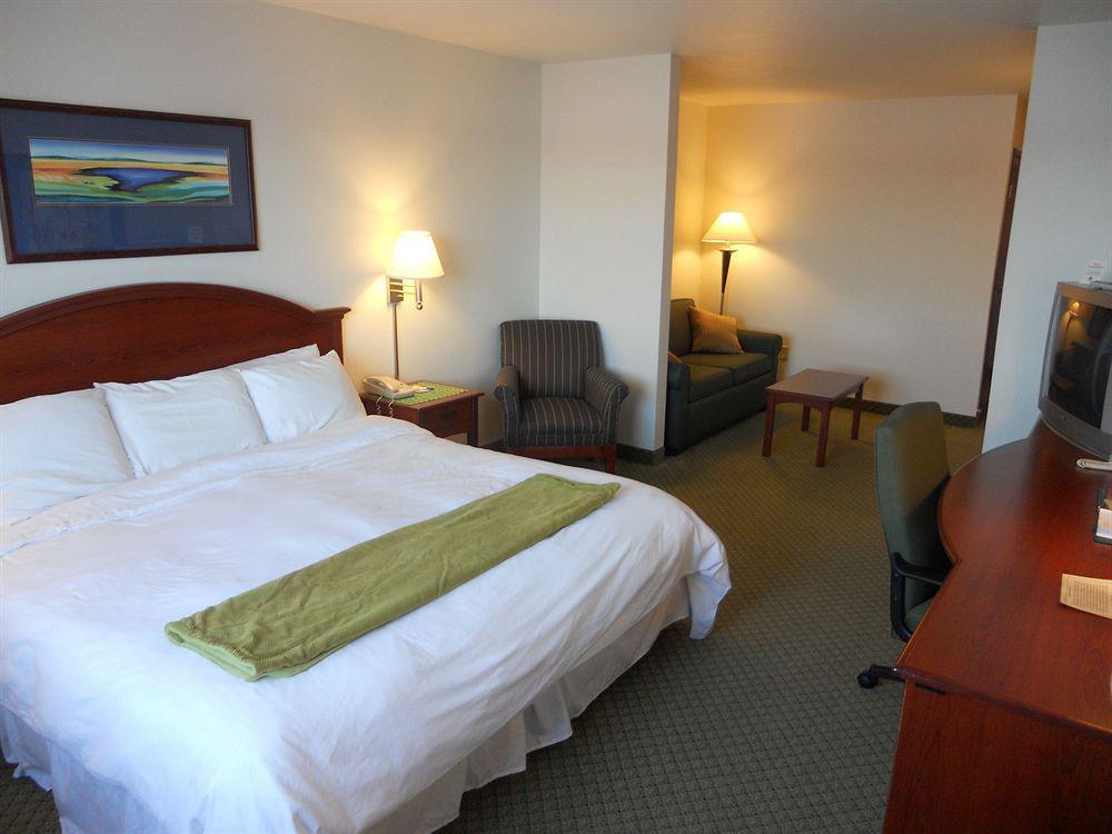 Crossings By Grandstay Inn & Suites Becker Exteriör bild