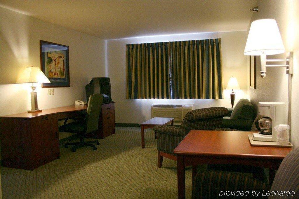 Crossings By Grandstay Inn & Suites Becker Rum bild