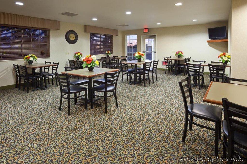 Crossings By Grandstay Inn & Suites Becker Exteriör bild