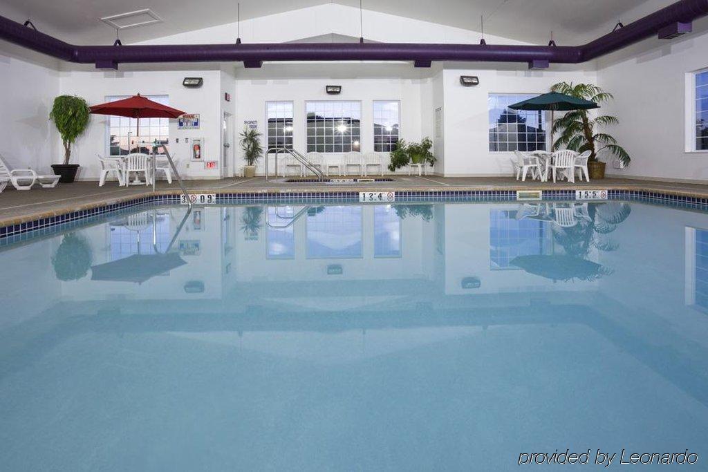 Crossings By Grandstay Inn & Suites Becker Exteriör bild