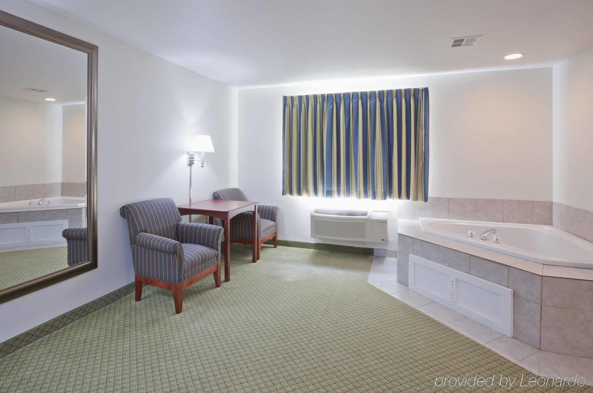 Crossings By Grandstay Inn & Suites Becker Exteriör bild